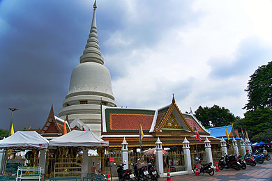 รูปภาพภายในวัดพระศรีมหาธาตุ