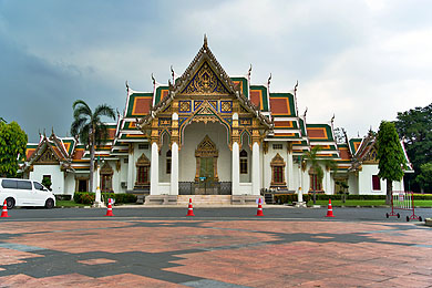 โบสถ์หลักในวัดพระศรีมหาธาตุ