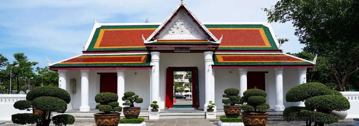 ทางเข้าวัดโสมนัส