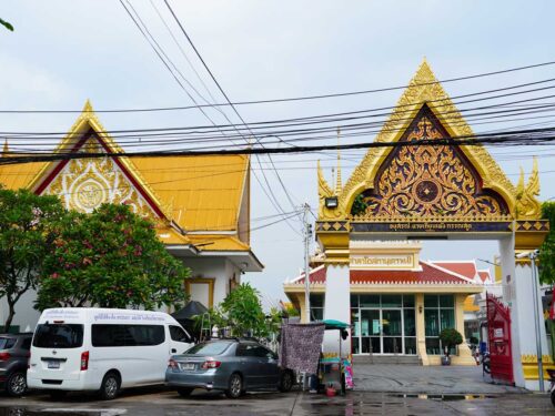 ทางเข้าที่ 2 ไปศาลางานศพ (ศาลาโอสถานุเคราะห์)